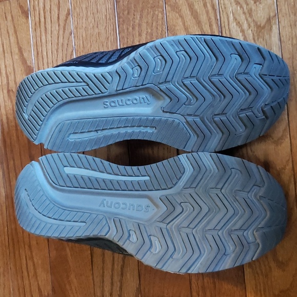 LIKE NEW WOMENS SAUCONY SNEAKERS SIZE 7 WIDE BLACK SNEAKERS - Picture 5 of 8